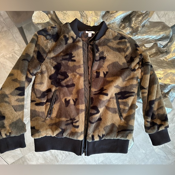 Bar lll size large faux fur camo jacket. Excellent Condition! - Picture 4 of 10